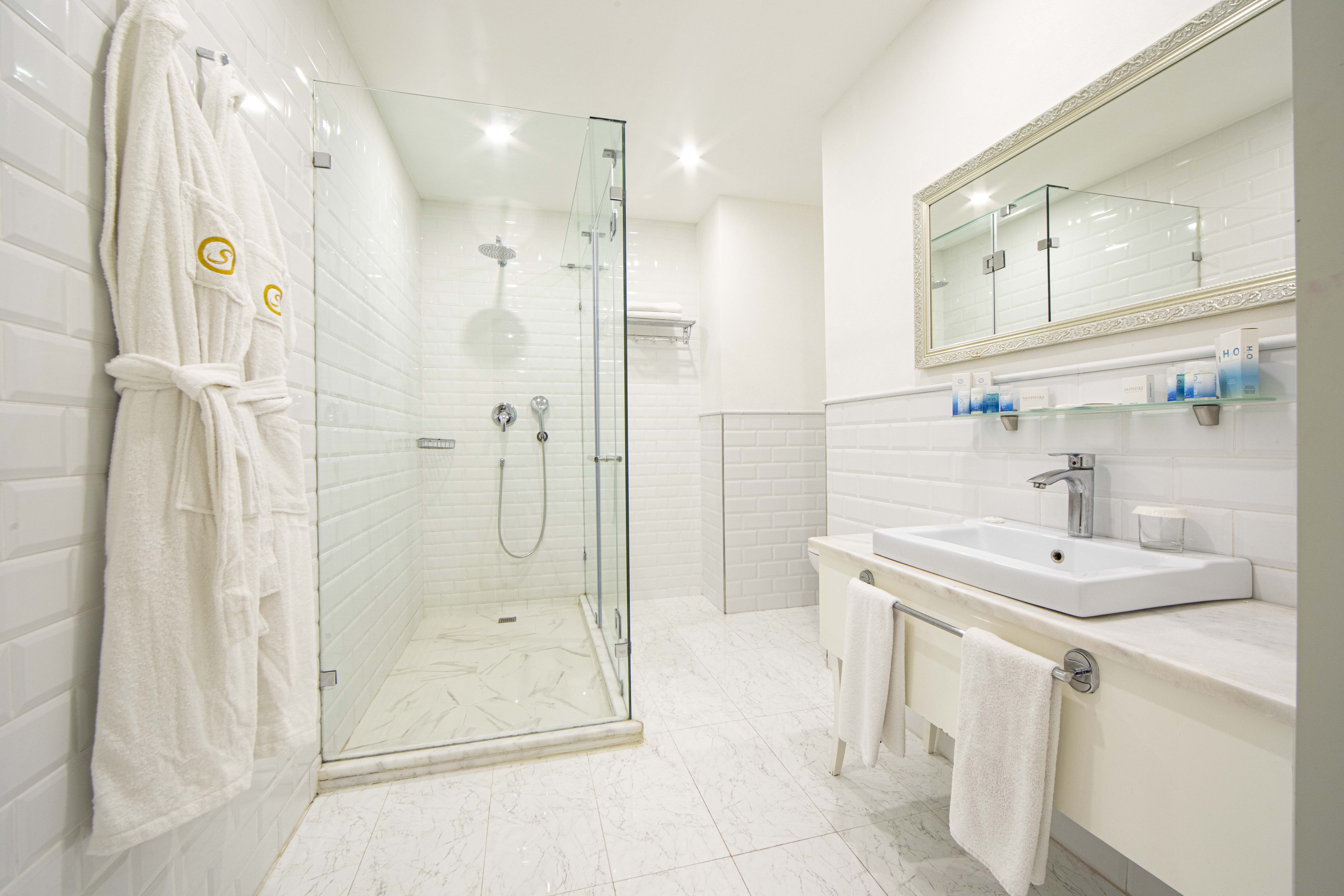 Sapphire Inn Hotel Zimmer Photos