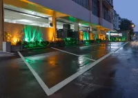 SSAW Boutique Hotel Yangzhou - parking