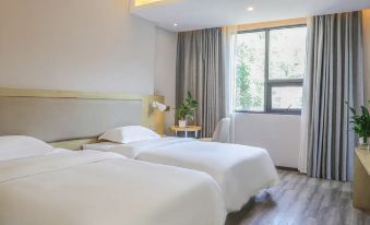 Guilin Sanyouyimu Hotel (Two Rivers and Four Lakes East and West Lane)