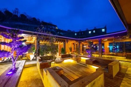 Longyin Cangshanxiao Hotel (Jiuhuang Mountain Rear Scenic Area) Отели рядом с достопримечательностью «Ape Cavern in Jiuhuang Mountain»