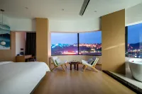 Jiangshang Lingyun·Qingwan Hotel (Leshan Giant Buddha Zhanggongqiao Food Street)