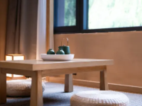 Rezen Retreat · Four Seasons Manju Hotel (Jiuzhaigou Tourist Center) Hotels in Jiuzhaigou