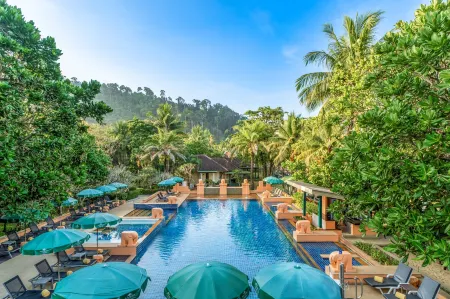Baan Khaolak Beach Resort Отели рядом с достопримечательностью «Beyond Boxing Stadium - Bang Neang Khaolak»