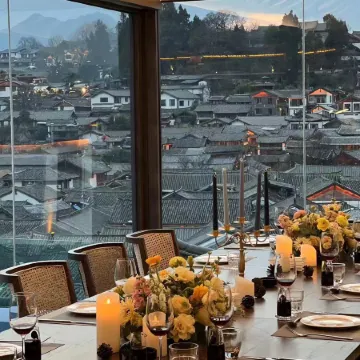 Lijiang Fine Art · Ancient Town Panorama Art Resort Hotel (Old Town Waterwheel Store of Lijiang) Отели рядом с достопримечательностью «Улица Сыфан»