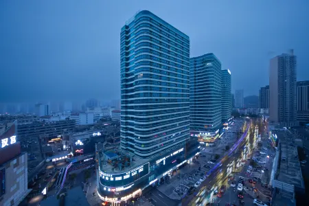 Yue Sky Hotel (Yichun Runda International Store) Отели рядом с достопримечательностью «Yichun Child Normal College (New Campus)»