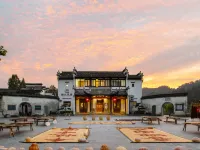 Passing-cloud Resort Hotels in Yi County