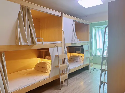 Youjian Xiaowu Youth Hostel (Liuzhou Wuxing Commercial Street Qingyun Minsheng Market Branch) - Hostels