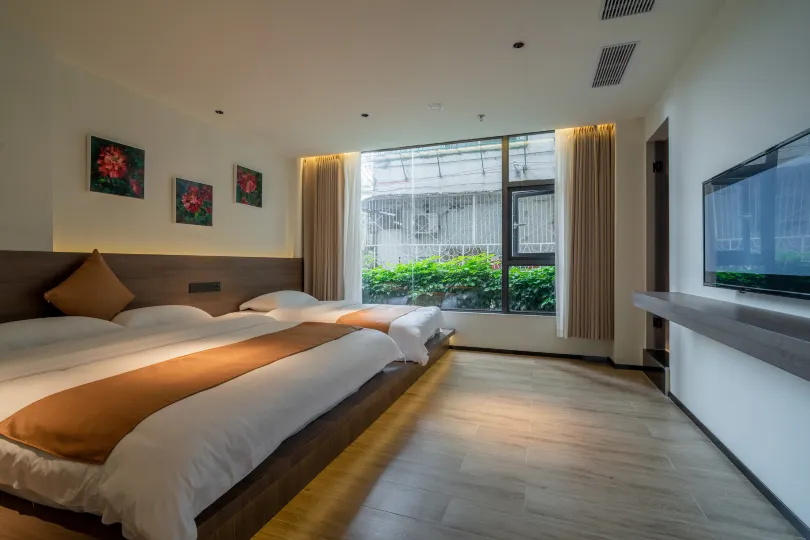 fengcheng water and horse hotel(chaozhou1ancient city paifang street)