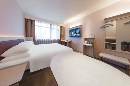 HanTing Hotel (Weihai High-speed Railway Station Qilu Mall)