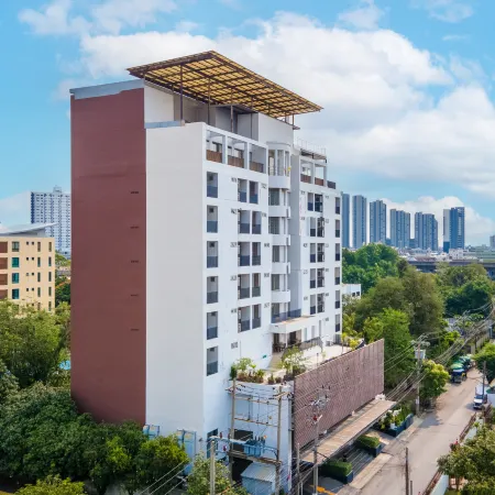 Lily Hotel Bangkok Отели рядом с достопримечательностью «Станция Удом Сук»