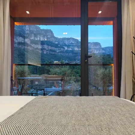 Linzhou Tingjian Shanchuan Hotel (Shibanyan Town)