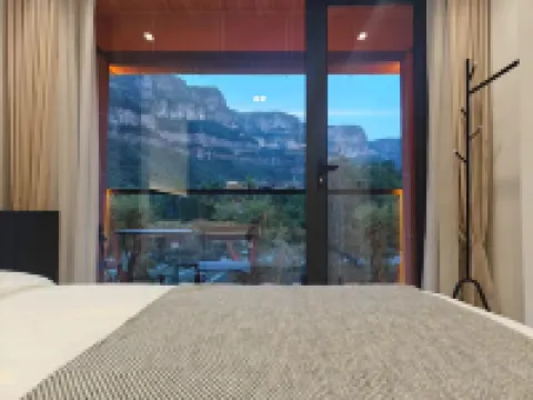 Linzhou Tingjian Shanchuan Hotel (Shibanyan Town)