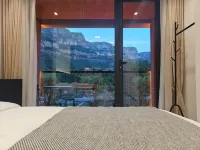 Linzhou Tingjian Shanchuan Hotel (Shibanyan Town)