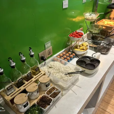 GreenTree Inn (Nanchang Railway Station Bayi Square Ding Road South Metro Station)