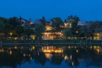 Yueyang KING RESORT (Dongting Lake China Panda Garden) Hotels near Hunan Institute of Science and Technology Asset Management Department