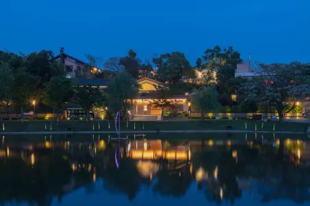 Yueyang KING RESORT (Dongting Lake China Panda Garden) Отели рядом с достопримечательностью «Bianhe Street»