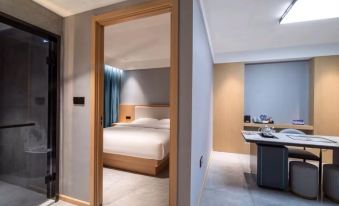 Boyue Court Hotel (Ningbo Cixi Qiaotou Town)