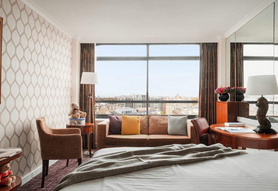 밀레니엄 호텔의 세련된 객실 내부 사진