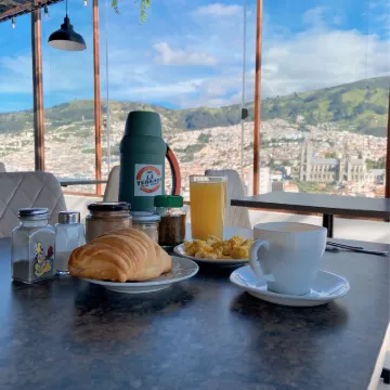 Hostal la Terraza - Roof Terrace Overlooking the North and Historic Centre โรงแรมใกล้บาซิลิกา