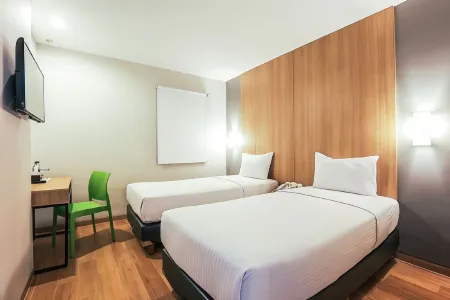 Hotel Citradream Tugu Yogyakarta Отели в г. Jetis