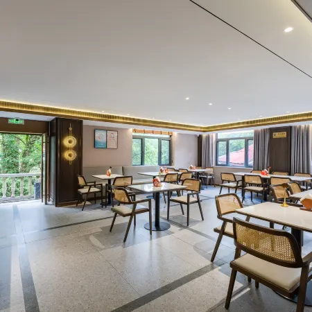 Lushan Zhihong Hotel (Meilu Store, Guling Street, Mount Lushan Scenic Zone)