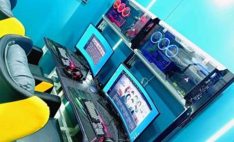 Penguin Light Stay at E-sports Hotel