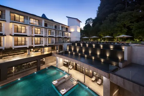 Lijiang Scenery Resort (Yangshuo West Street, Li River Scenic Area)