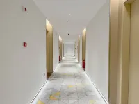 城市智選飯店（潁上吾悅廣場店） - 停車場
