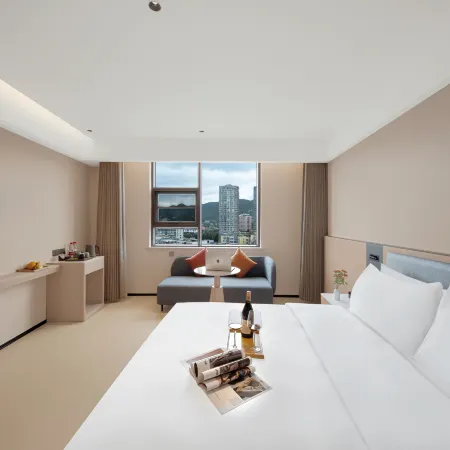Fairyland Hotel (Liupanshui High-speed Railway Station People's Square)