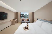 Fairyland Hotel (Liupanshui High-speed Railway Station People's Square)