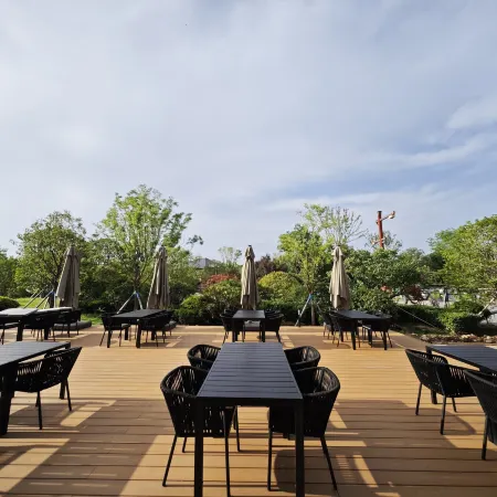 Huatai Hechen Mountain Lodge (Taibai Mountain Tang Town)