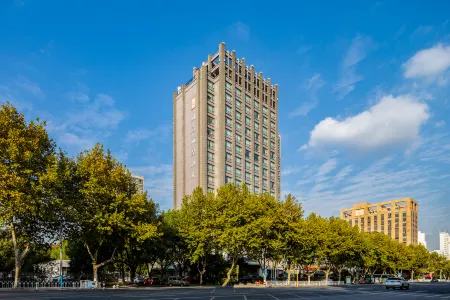 Rezen Hotel Fortune Jiaxing Отели рядом с достопримечательностью «Jiaxing University (North Campus)»
