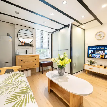 Lingju BNB (Sinan Mansion) Отели рядом с достопримечательностью «Фуксинг Парк»