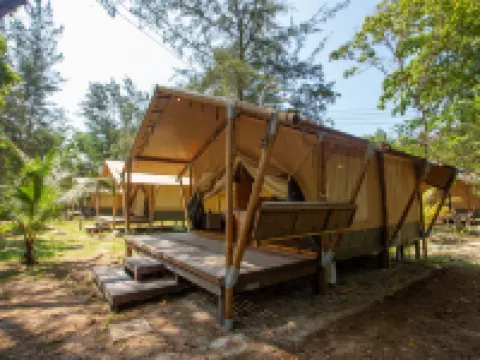 Ara Dinawan Island Resort Hotels in Papar