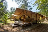 Ara Dinawan Island Resort Hotels in Papar