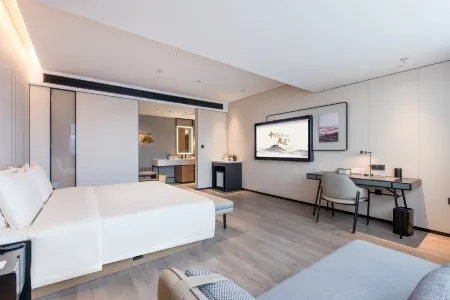 Shenzhen Pingshan Kengzi Subway Station Atour Hotel