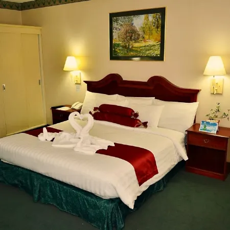 Real Family Hotel (formerly Days Hotel Batangas)