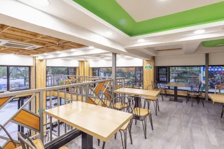 Lavande Hotel (Yichun Drum Tower Pedestrian Street) Отели рядом с достопримечательностью «Yichun University Vocational and Technical College»