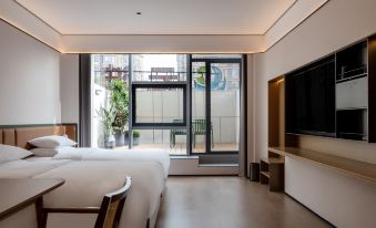 Wuhu Haiyue Future Hotel (Fangteland Jiuzi Ancient Town)