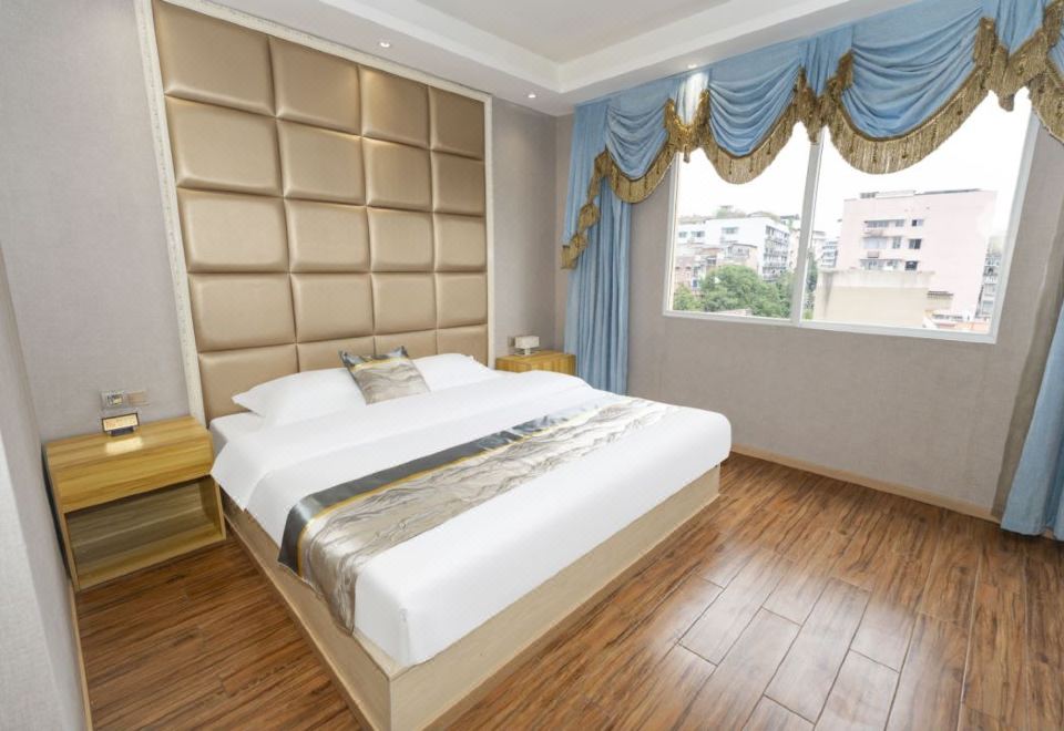 Exquisite Theme Hotel (Shizhong District) - Housity