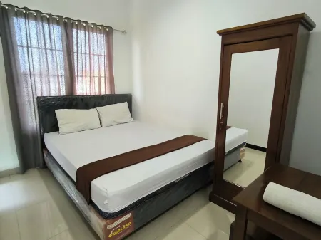 OYO 92479 Pasadena House Отели рядом с достопримечательностью «Istana Batu»