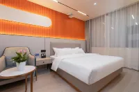 Huangji Hotel (Kunming Railway Station Shuangqiao Night Market)