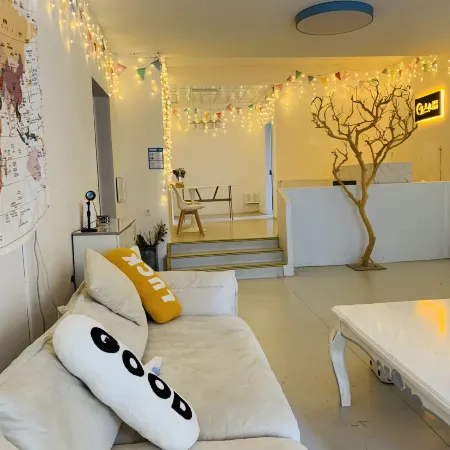 Jidianqi Hostel (Huaguoyuan Songhua Road Subway Station Exit C)