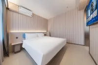 HanTing Hotel (Yichun Zhuoyue Wanxiangcheng Beishan Park)