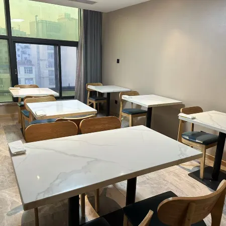 Leyizhu Hotel (Guangzhou Jiahe Wanggang Metro Station Jinbo Plaza Branch) Отели рядом с достопримечательностью «Байюнь»