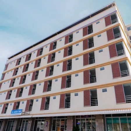 Nicha Residense Hotel Отели рядом с достопримечательностью «Станция метро Sutthisan»