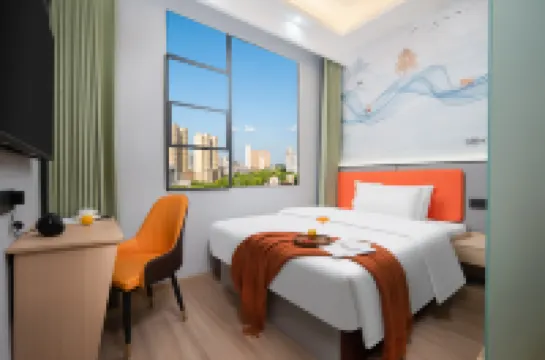 Lanfei Smart Movie Hotel (Xiangyang Wal-Mart Fanyue Mall)