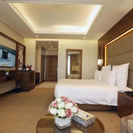 Weekend Hotel Sari