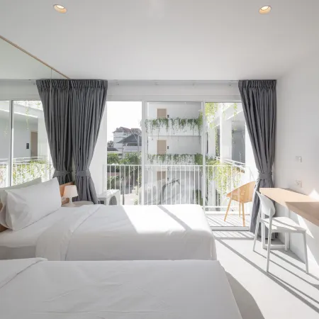 Lis Hotel Chiangmai Отели рядом с достопримечательностью «Храм Ват Шри Супхан»