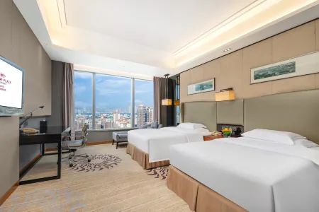 Crowne Plaza Huizhou Отели рядом с достопримечательностью «Hejiang Attic»